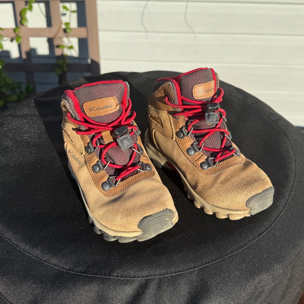 Columbia Tan Boots with Red Laces